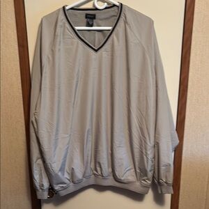 Izod Men's Gray V-Neck Sweater